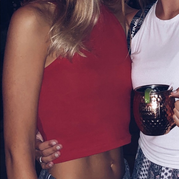 Red cropped tank - Picture 2 of 3